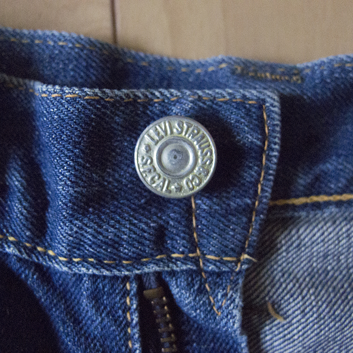 LEVI'S 701 (double side red tab)_top button